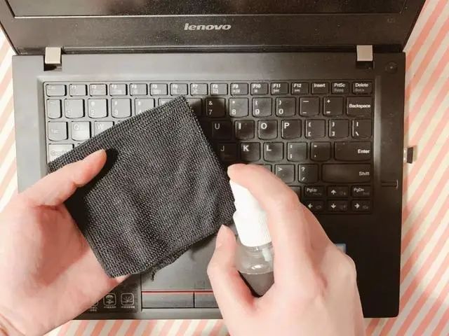 【一記居家】住手！不要再用酒精清潔電腦、手機(jī)屏幕，否則……